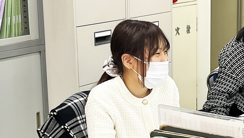 本社経理部社員